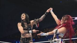 「最高の笑顔」“大バズり中”美女プロレスラーと日本人女子の愛らしい2ショットにファンもメロメロ「これが見たかった」「エモい」