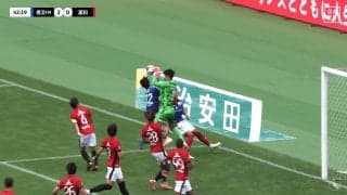 物議を醸すPK判定！“二度ファウル疑惑”に浦和ファン不満「接触は怪しいけどオフサイドだよね？」「VARの確認漏れかね」OFRなしでネット大荒れ