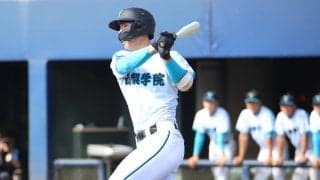 山梨学院の194センチ右腕が豪快弾！流れ呼び込む一発を指揮官もべた褒め「元気もらった」「チームが明るくなる」【秋季関東大会】