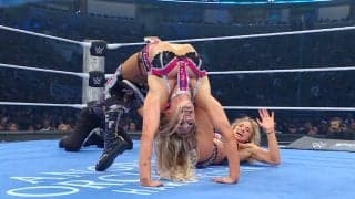 期待の若手美女レスラー、“すごい角度”のブリッジ八の字固めに悶絶 天敵に気を取られ…絶対王者の必殺技を“モロ”にくらう