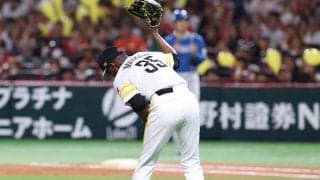 鷹モイネロ、突然グラブ叩きつける　四球に悔しさ露わ…珍しい行動に場内ざわつく