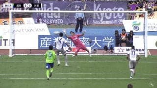 嘘だろ？“我慢”のPKストップに絶賛の嵐！「よく動かずに待った」「読みがお見事」湘南GKがど真ん中の強烈シュートを弾いた瞬間