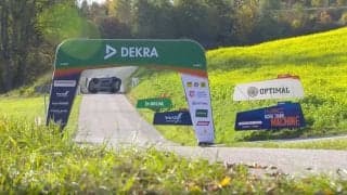 車が一回転し「Oh no」目を疑う光景に悲鳴 大クラッシュ→“自力で”脱出 世界ラリー、紙一重の瞬間に滲んだ“凄み”