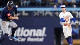 何してんだよ！ 内野ゴロで“想定外のハプニング”「なんで？」 走者が謎の動きで“まさかの展開”… 球場騒然「マジ笑った」「故意だろw」