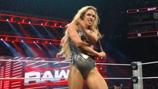 「いい体してんね」「脱ぐんかい」元チアの美女レスラー、気合の所作で筋肉“美ボディ”を大胆披露 仕上がり具合に驚嘆の声