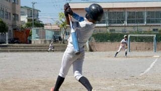 「バット投げ」でスイングの悪癖が分かる？　軌道修正の鍵は“体の回転＆踏み出し足”