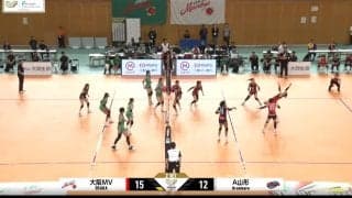 女子バレー、看板に激突で“ぐにゃ” 執念のフライングレシーブに拍手と歓声