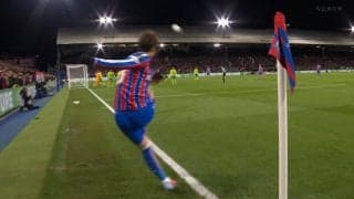 鎌田大地、衝撃のバナナシュート！「惜し過ぎる」CKから直接ゴールに向かう精密キックにファン驚愕「めちゃくちゃ綺麗に曲がって落ちた！」