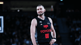 A東京のブランドン・デイヴィスが復帰…退団のザックは負傷者発生の三遠へ