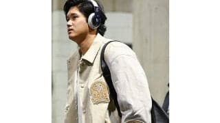 大谷翔平、デコピンジャケットで球場入り　WS開幕戦に“家族”と一緒…球団SNSが公開