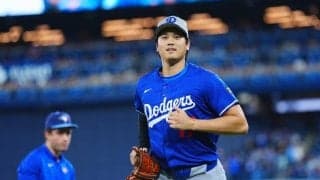大谷翔平、異例の100m大遠投→ボール大盤振る舞い　捕球失敗で再度投げ入れ…敵地ファン魅了