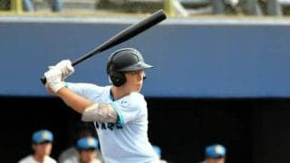 初先発が関東決勝の大舞台、積極スイング　山梨学院の4番は1年生