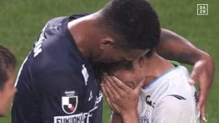 「泣いちゃうよ…」J2降格で号泣…古巣湘南の選手を次々に抱きしめた福岡FWの“優しさ”に感動反響「ウェリントンも辛そう」「本当に良い人」