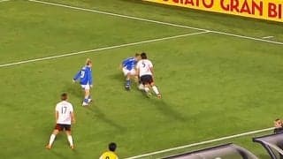 敵地騒然！なでしこDFの“股抜き突破”が脚光「うまくない？」「海外に行こう」高橋はながイタリアFWを翻弄した瞬間