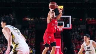 富樫勇樹が前人未到のBリーグ個人通算1200本の3Pを成功…得意の右ウイングから射抜く