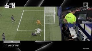 クラシコで物議のPKジャッジ！「手が動いてる」「どうみても不回避」VARハンド判定にバルサDFが唖然…SNSで論争勃発「ルールが難しい」