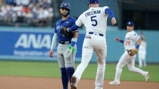 球審の判定が遅い？ブルージェイズが四球と“勘違い”から痛恨けん制死…NHK解説「初めて見ました」ファンは憤慨「最悪！」