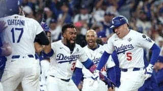 ド軍、延長18回フリーマンのサヨナラ弾で6時間39分の激闘制す　大谷翔平は2発含む4安打&4度の申告敬遠でWS新記録
