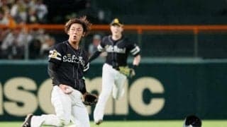 11年前のシリーズを知る34歳、今宮が美技でタカ救う　2勝1敗に