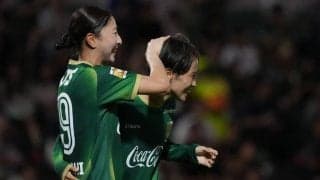 モデルが良すぎる！｢めっかわー♡｣東京NBの万能レフティーが先着4000名プレゼントのベースボールシャツ着用＆スマイル披露！｢とても甘くて美しい｣