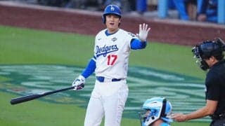 大谷翔平も目見開き驚き…1打席目から両軍に“疑惑の判定”　敵将も不満の表情