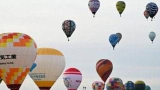 佐賀平野の秋空に熱気球124機　佐賀バルーンフェスタ開幕
