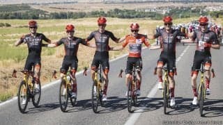 ヴィンゲゴーが初のブエルタ総合優勝！祝祭は無くとも英雄たちの軌跡は残る｜ブエルタ・ア・エスパ－ニャ2025 レースレポート：第21ステージ