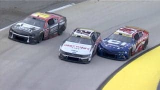 衝撃！優勝争いで「弾き飛ばした」 一瞬の隙を突く強引すぎる“首位強奪”に「こじ開けた」「やり返せ！」ファン大熱狂