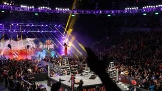 避けるんかーい！ ベテランレスラーが高さ6メートルから決死のテーブルダイブ→まさかの結末に観客騒然「おじさん無理すんな」