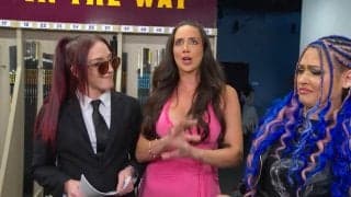 「普通に怖い」日本人美女レスラーの背景で…“何か”が映り込む珍現象…恒例のくだりにファンツッコミ「また出てきた」