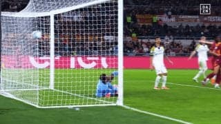 まさかの接触！ 鈴木彩艶が“アクシデント”で失点…「不運だった」「責任がないわけではない」現地メディア評価は真っ二つ