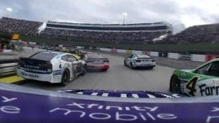 ぶつけた直後に“また”ぶつかる！ あり得ない喧嘩上等バトルに「アメリカの警察並みのテクニック」「急に止まってた」ファン騒然