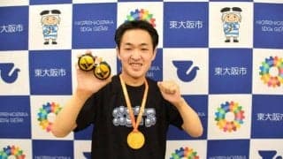 ヨーヨーの世界チャンピオン、今井新さん　地元の東大阪市役所を訪問