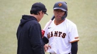 巨人 李承燁コーチが浅野翔吾に熱視線！日韓通算626号のレジェンドが身振り手振りでスター候補に打撃指導