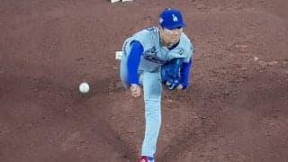 「アメリカ国旗を広げようとした」山本由伸登板中にファンが乱入…一時中断にNHK実況ピシャリ「勘弁してもらいたい」