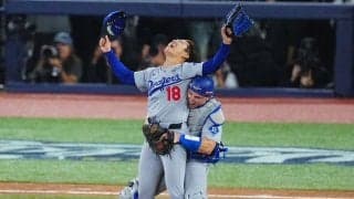 山本由伸、優勝トロフィー手に笑顔「MVP! MVP!」　球団SNSが“輝く1枚”公開