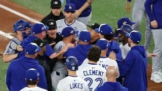 ウソでしょ…！？ 佐々木朗希、乱闘騒ぎで“まさかの展開”「面白すぎる」予想外のリアクションが話題に「とりあえず来ましたw」