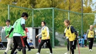 走らず、みんなでサッカー　神戸でウォーキングフットボール交流会