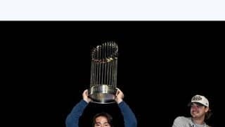 ド軍がLA到着、空港ショット公開　山本由伸がトロフィー掲げ笑顔…堂々の“凱旋”