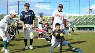 「投げるのが楽しい」　子どもたちが魅力を体験　山形県高野連が催し