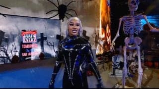 ムキムキすぎる女子レスラー、大胆ハロウィンコスプレ“2連発”の大サービス…女版“パニッシャー”コス→ピチピチラバースーツ姿を披露