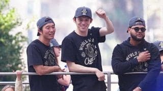 佐々木朗希、壇上でロハスから“無茶振り”　誕生日祝いのはずが…突然の「踊れ」に苦笑い