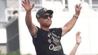 ロバーツ監督が絶叫「2よりいいものはなんだ？」　WS優勝セレモニーで3連覇を誓う