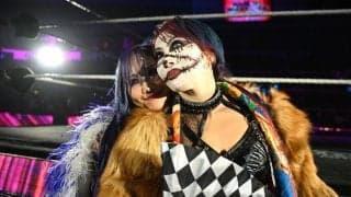 別人すぎる…日本人女子タッグ、“ほぼ素顔”で会場入り 驚きのギャップに「美しい2人」ファン騒然 ちらり肉体美にも「腹筋たまらん」