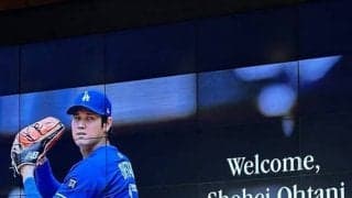 大谷翔平がデコピンとの新たな写真を公開　ペットカートに乗ってスポンサーを訪問