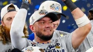 「尻にサッポロビールだ」WS連覇後にロハスが入れた“衝撃のタトゥー” 米番組で告白「バスやクラブハウスで飲むのが好き」