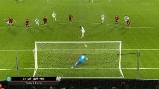 日本代表MF、大ブーイングのなか強烈PK弾を叩き込んでEL初得点！「一矢報いた！」GKの手を弾く弾丸シュート炸裂の瞬間