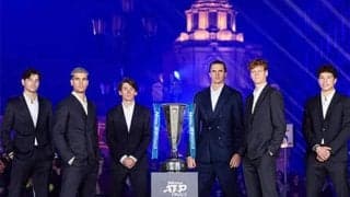  異例 6人で最終戦の記念撮影 