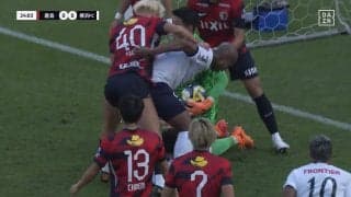 「流石にキレすぎ」鈴木優磨、味方への交錯プレーに憤慨→相手DFに突進してピッチ騒然「仲間がやられるとスイッチ入っちゃうんだろうな」