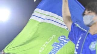 ｢このセレブレーション初めて見た｣湘南MF平岡大陽のゴール直後の“まさかの靴ひも結び”にチームメイトも唖然!?｢絶対に結ぶ前に喜べ｣とアシストの二田理央もツッコミ